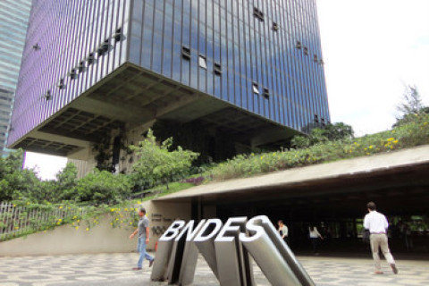 BNDES aprova primeiro financiamento do Fundo Clima para caminhões a biometano