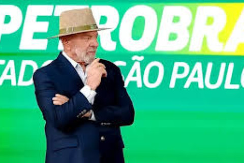 Após retirar lesão, Lula faz radioterapia preventiva no couro cabeludo Tratamento durará três semanas; primeira aplicação aconteceu hoje (25)