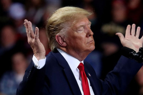 Democratas pedem impeachment e Trump entra em zona de alto risco político após ataque à Venezuela