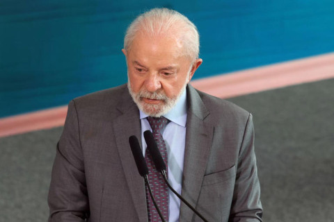 Lula surpreende ao comentar possível vitória de Flávio Bolsonaro: "Temos que aceitar"