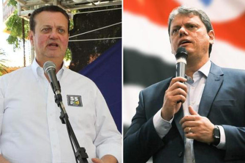 Elites criticam erros de Tarcísio em encontro com Kassab e passam a vê-lo como carta fora do baralho