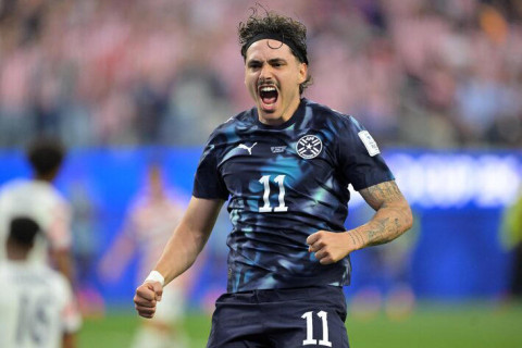 Palmeirense Mauricio, do Paraguai, faz o primeiro gol brasileiro na Copa do Mundo