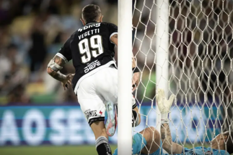 Vasco vira clássico no Maracanã e abre vantagem rumo à final da Copa do Brasil