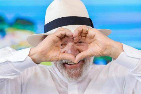 Lula se emociona em Manaus ao relembrar infância de retirante: "É a educação que transforma"