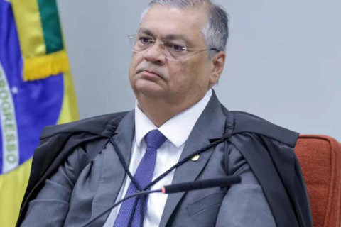 Flávio Dino proíbe envio de emendas para entidades ligadas a parentes