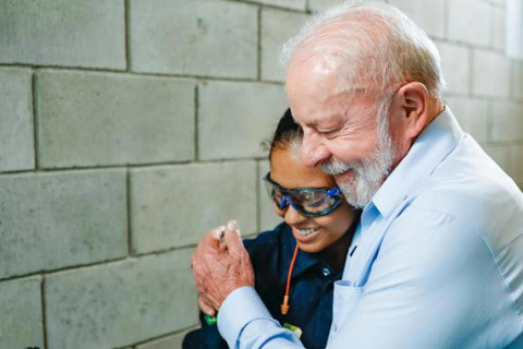 Ternium inaugura escola de R$ 260 milhões com a presença de Lula