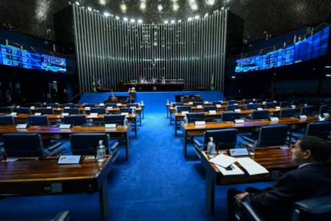 Senado aprova projeto que endurece penas para crimes de furto e roubo Proposta inclui no Código Penal crime de furto de aparelho eletrônico