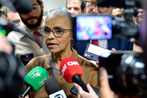 'Me senti agredida': Marina Silva abandona sessão após senador afirmar que ministra não mereceria respeito