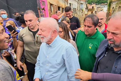 Lula anuncia modelo habitacional para vítimas das chuvas em MG Governo seguirá padrão adotado após enchentes no Sul