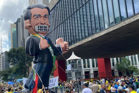 Atos da direita pedem derrubada do veto à dosimetria e miram STF e Lula