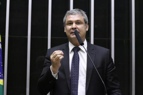 Lindbergh: Hugo Motta não tem mais condições de seguir no comando da Câmara