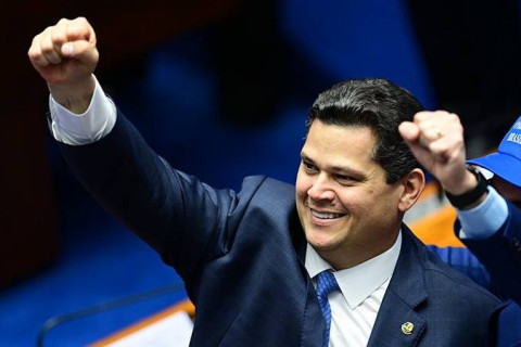 Alcolumbre decide não interferir em votação da CPMI do INSS Comissão aprovou quebra de sigilo de filho do presidente Lula