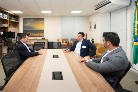 Diretor-presidente da Anac visita Itaipu e destaca diálogo entre instituições