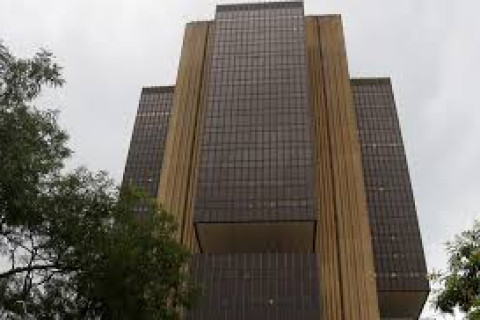 Em decisão unânime, Copom mantém taxa básica de juros em 15% ao ano Comitê diz que deve começar a reduzir Selic na reunião de março