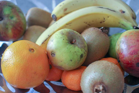 Mantenha as bananas longe de dois ingredientes da cozinha para que fiquem frescas por uma semana inteira