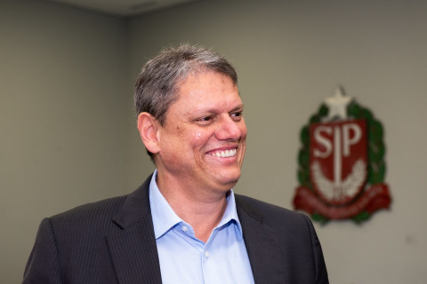 Pesquisa mostra aprovação majoritária a Tarcísio em São Paulo; bastidores apontam possível vice nordestino e jornalista ligado à esquerda