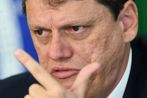 Portaria da PF impede que Tarcísio visite Bolsonaro