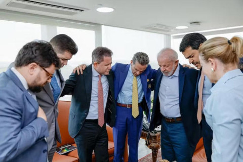 Lula recebe evangélicos no Planalto com participação de Jorge Messias, favorito ao STF