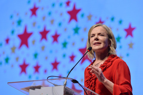 Gleisi diz que o povo não quer congresso que privilegie os mais ricos A ministra de Relações Institucionais falou sobre a isenção do IR