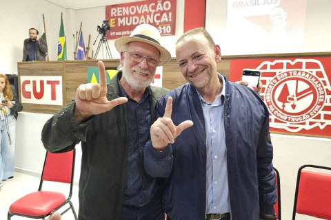Apoiado por Lula e Mario Milani ex-prefeito de Araraquara comandará a sigla pelos próximos quatro anos. Novo comandante da legenda afirma que maior desafio será a reeleição de Lula.
