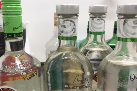 Governo emite alerta urgente sobre bebidas adulteradas em SP Metanol é altamente tóxico e pode causar intoxicações graves