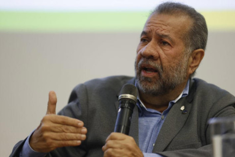 Não me omiti, procurei agir’, diz Carlos Lupi sobre alertas de fraude no INSS