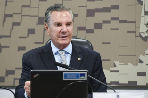Fernando Collor é preso em Alagoas Segundo a defesa, ex-presidente foi detido nesta madrugada e está custodiago na superintendêcia da PF. A prisão imediata do político foi determinada pelo ministro Alexandre de Moraes