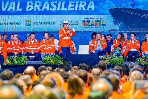 A Petrobras é do Brasil”, diz Lula, durante cerimônia de renovação da frota naval da estatal