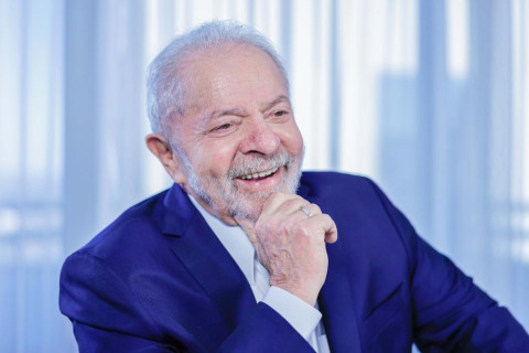 Lula conversa com Putin por telefone e indica viagem à Rússia Presidente realizou nova tomografia e foi liberado para rotina normal