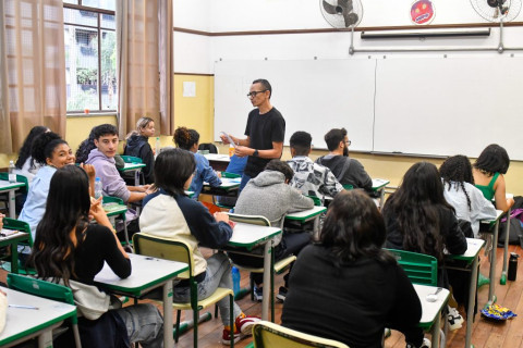 Governo de SP obtém liminar que garante 70% dos professores em sala de aula nesta sexta-feira