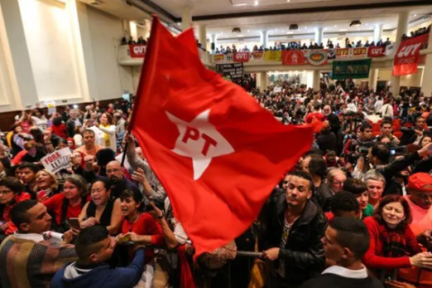 PT convoca manifestação pela democracia para o dia 8 de janeiro