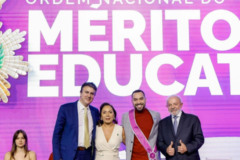 “Dê oportunidade e coloque dinheiro na educação que o país fará a sua revolução”, diz Lula ao entregar Ordem do Mérito Educativo