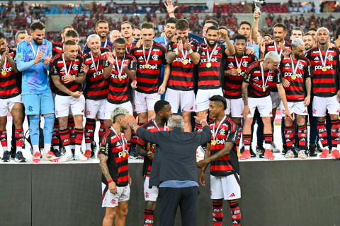 Flamengo perde chances e tem gols anulados, mas empate com o Fluminense garante título carioca