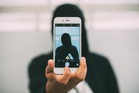 Febraban alerta para novo "golpe da selfie" Criminosos usam fotos das vítimas para autorizar operações de crédito