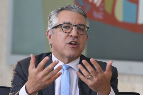 Padilha conversa com a imprensa sobre transição no Ministério da Saúde Futuro ministro diz que trabalhará para reduzir tempo de espera no SUS