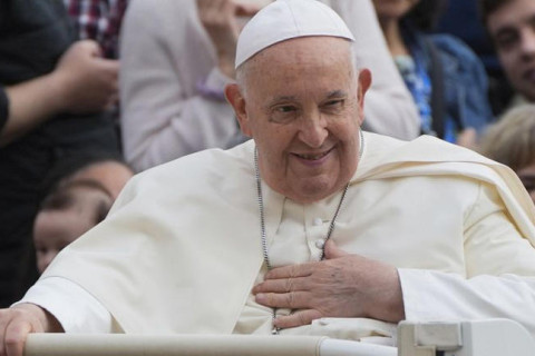 Após despedidas, Papa Francisco é sepultado em Roma