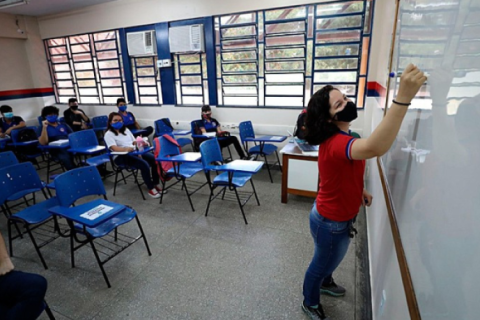 Dia do Professor: adoecimento no local de trabalho preocupa categoria CNTE cobra políticas para melhorar a saúde do professor no Brasil