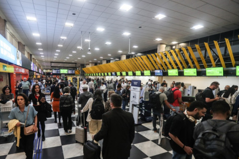 Companhias aéreas terão 288 voos extras no feriadão Ministro afirma que aumento no fluxo de viajantes é meta de governo