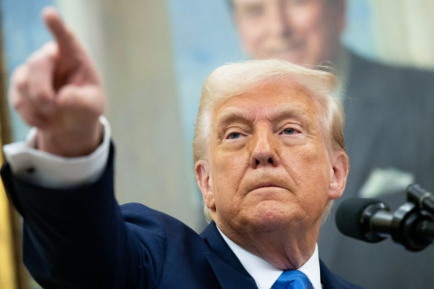 Donald Trump anuncia novo tarifaço para produtos importados Produtos do Brasil serão taxados em 10%, que é a tarifa mínima