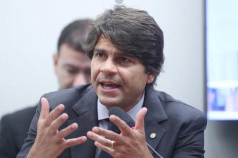 Decisão de Dino sobre fim dos supersalários pode destravar reforma administrativa, diz relator