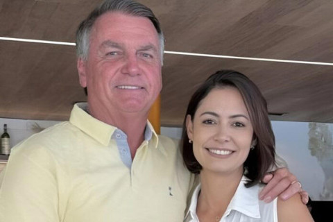 Michelle quebra o silêncio após volta de Jair Bolsonaro à prisão