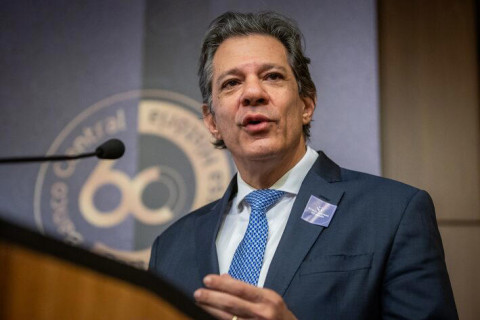Haddad diz que governo trabalha em nova medida para crédito barato sem gastar poupança