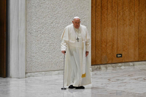 Exames de sangue do papa Francisco mostram ‘ligeira melhora’, diz o Vaticano