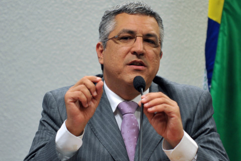 Padilha: negacionismo é o maior desafio para vacinação no Brasil Ministro fala em estratégias para campanhas e volta do Zé Gotinha