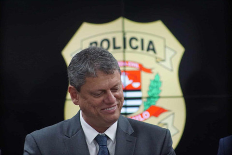 Delegados de SP desmentem Tarcísio: "Reajuste de 45% para Polícia Civil é fake news"