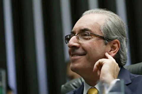 CUIDADO: “O homem voltou”? Eduardo Cunha reaparece e mira o público evangélico