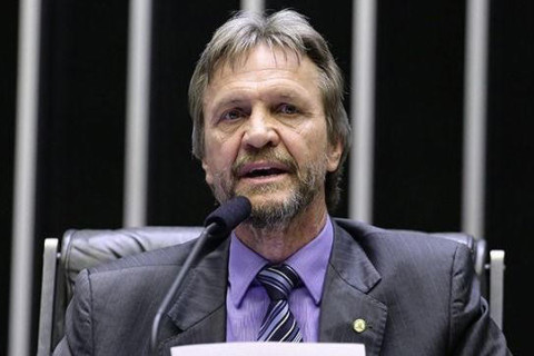 Líder do PT diz que apresentará proposta para financiar segurança pública