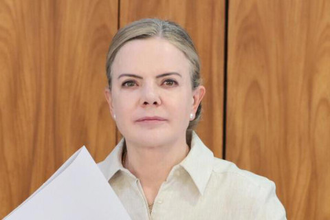 Gleisi destaca crescimento da renda dos mais pobres e impacto do Bolsa Família na geração de empregos