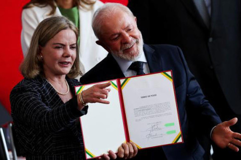 Gleisi diz que reunião de Lula com líderes da Câmara foi “muito positiva”