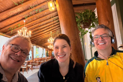 CONVERSA DE BOA estreia temporada no Barracão, em Foz do Iguaçu, com histórias emocionantes e relatos inéditos